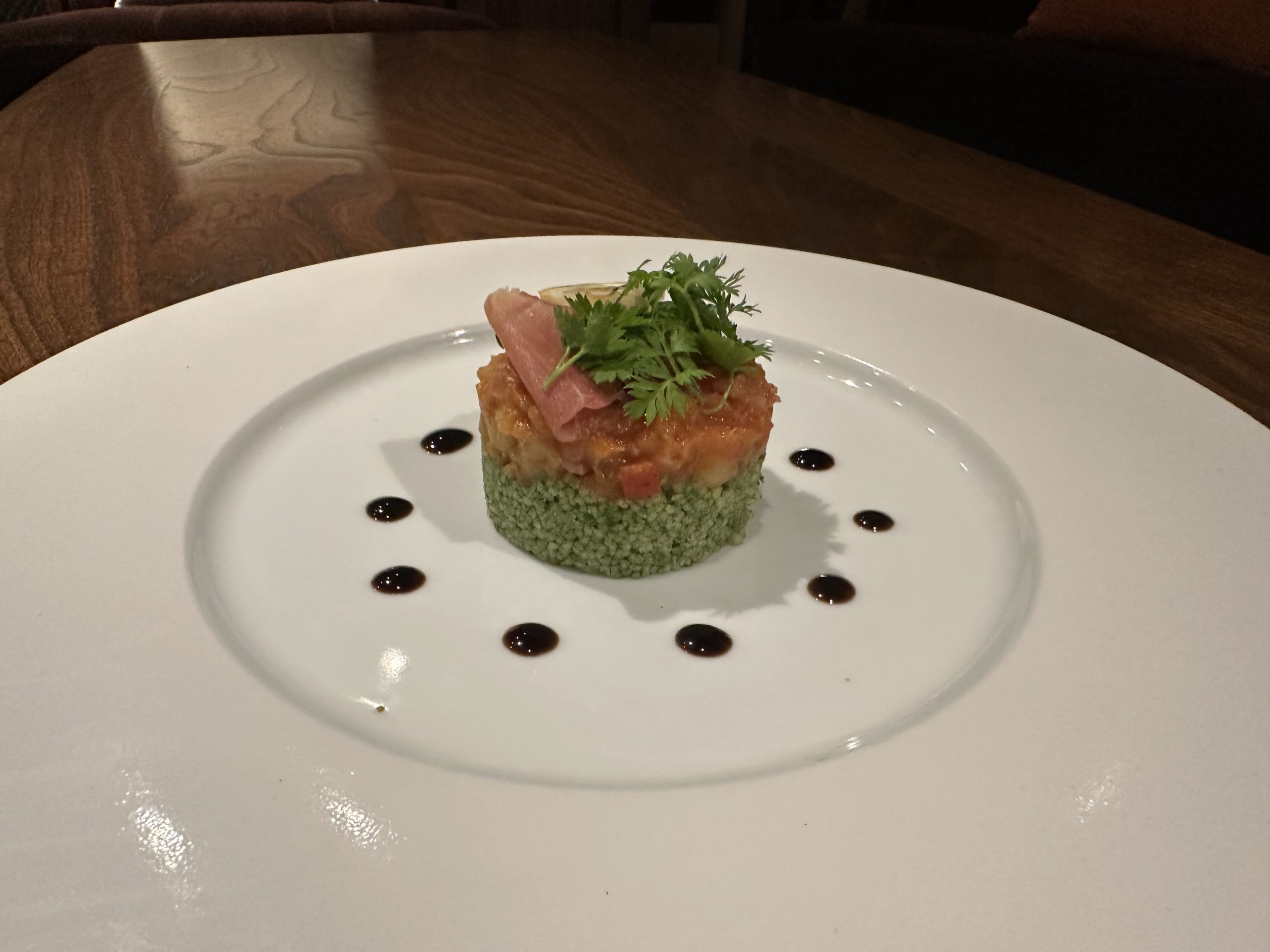 <p>【D】<span>高島トマトのトマトゥン煮込みと中華風クスクスのタブレ</span></p>
