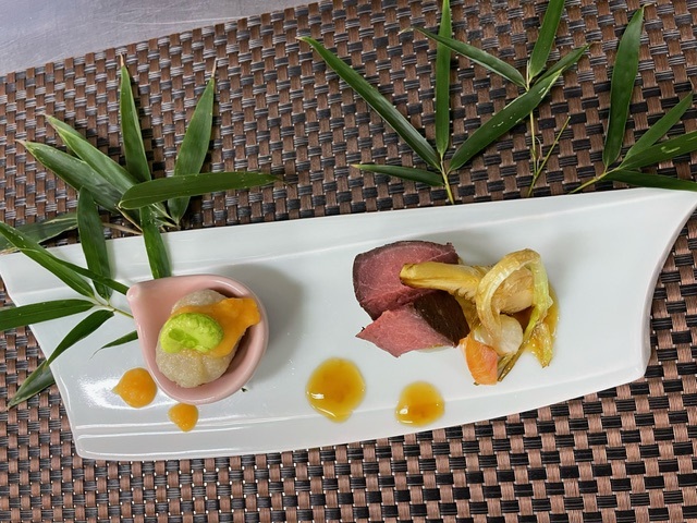 <p>【E】<span>鹿のもも肉の柚庵焼と蓮根饅頭</span></p>
