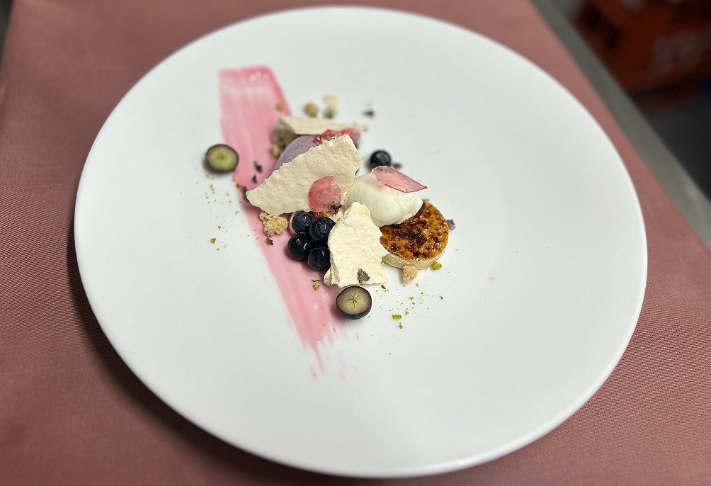 <p>【B】<span>ブルーベリーのヴァシュラン仕立て　〜赤紫蘇の香り〜</span></p>
