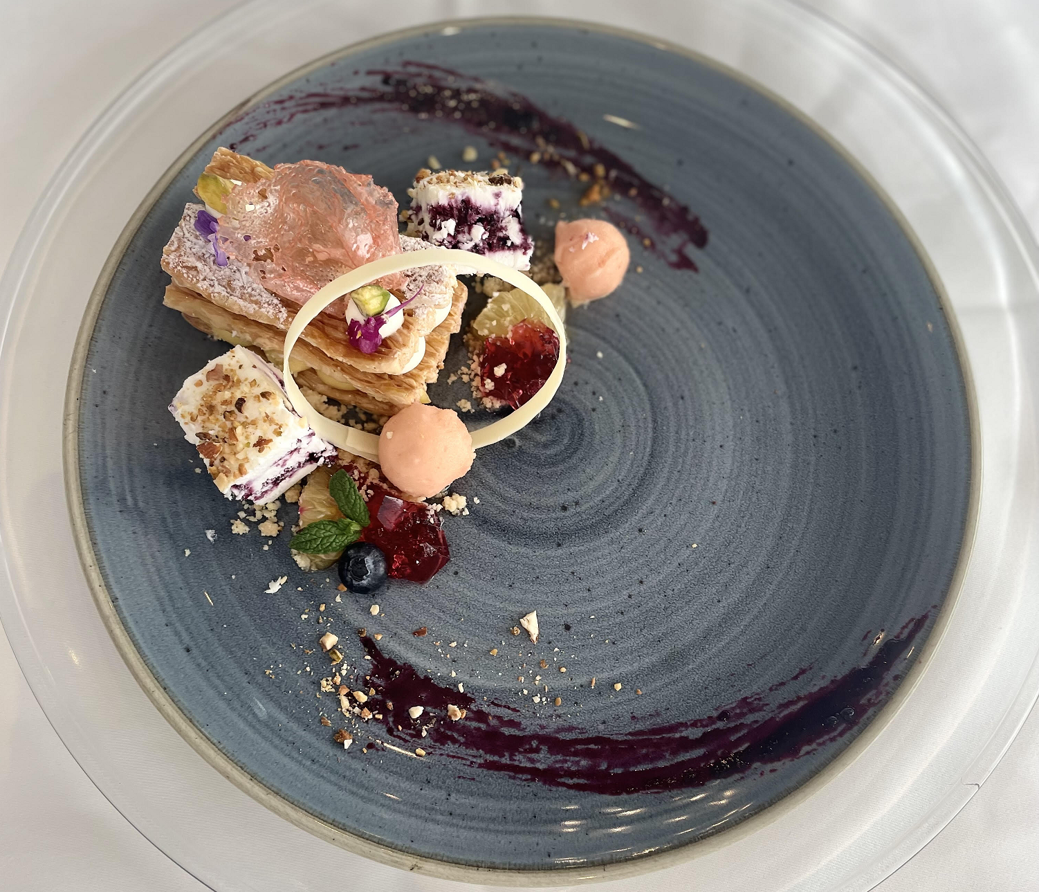 <p>【A】<span>ブルーベリーカッサータとチーズミルフィーユ</span></p>
